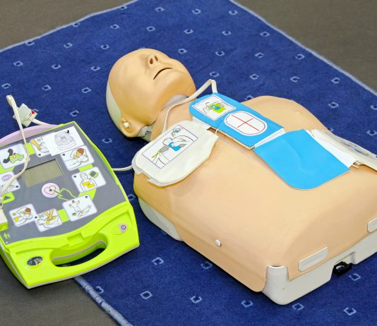 Hoe werkt een AED AED dummy