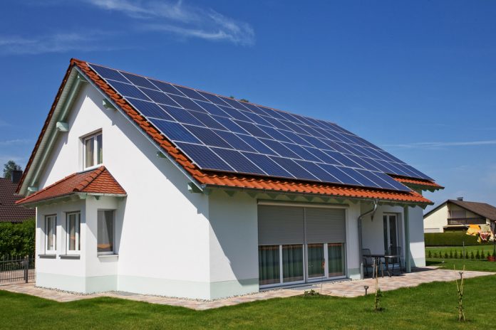 zonnepanelen op dak van huis